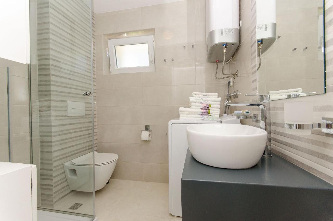 Apartment Sreta Омиш Экстерьер фото